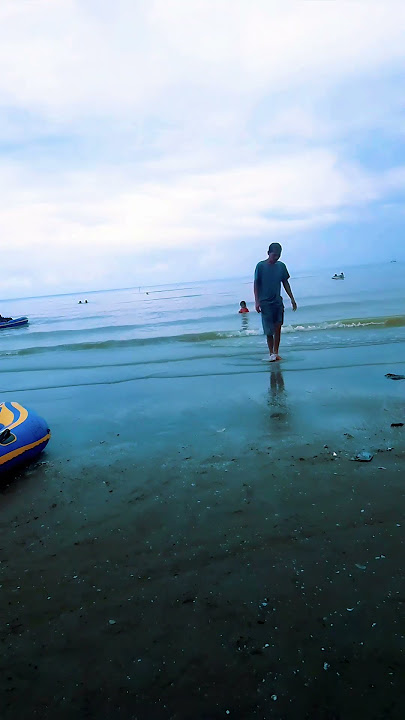 Suasana pantai pakis sore hari, sepi dan ga ramai bikin betah #karawang #pantaipakis #tanjungpakis