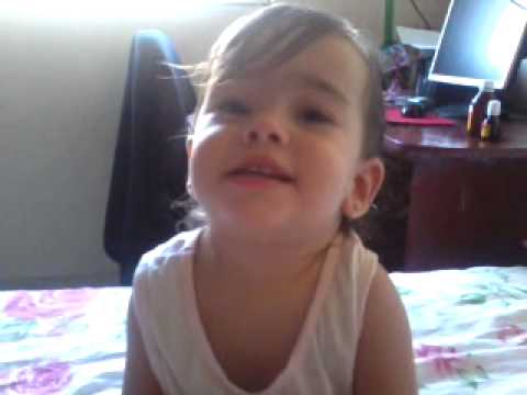 ALLANA CANTANDO GALINHA PINTADINHA LINDA AUAU