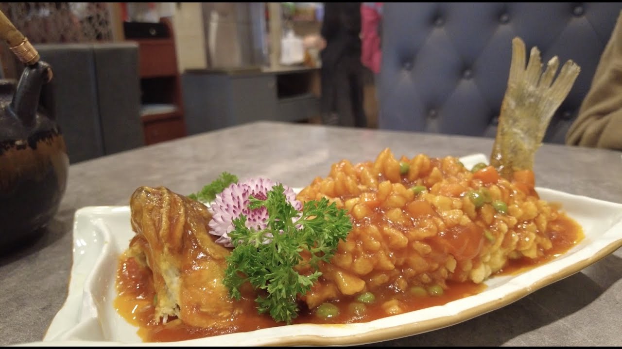 澳門連勝馬路 海榮 上海菜館 好久沒有來吃了 搬新鋪後第一次來 好喜歡甜甜酸酸 松子魚 韭菜鮮肉鍋貼 上海炒粗麵 鎮江絞肉 Youtube