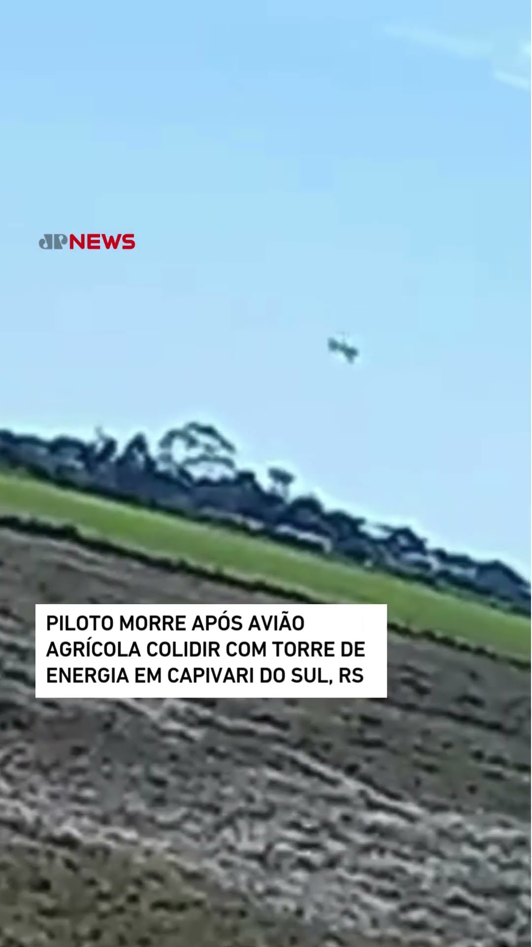 Piloto morre após avião agrícola colidir com torre de energia em Capivari do Sul, RS #Shorts