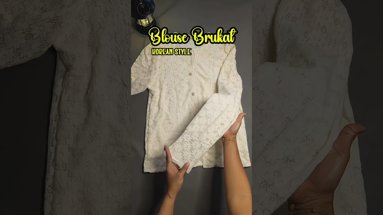 blouse korean style bahannya sehalus ini.. 