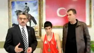 Nazi̇lli̇li̇ Boksöre Başkandan Madalya