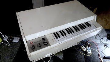 NEUTRAL EARTH - Equipment We Use - 1972 Mellotron  M400