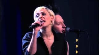 Joan Jett and the Blackhearts - Crimson and Clover (ft. Tommy James, Dave Grohl and Miley Cyrus)