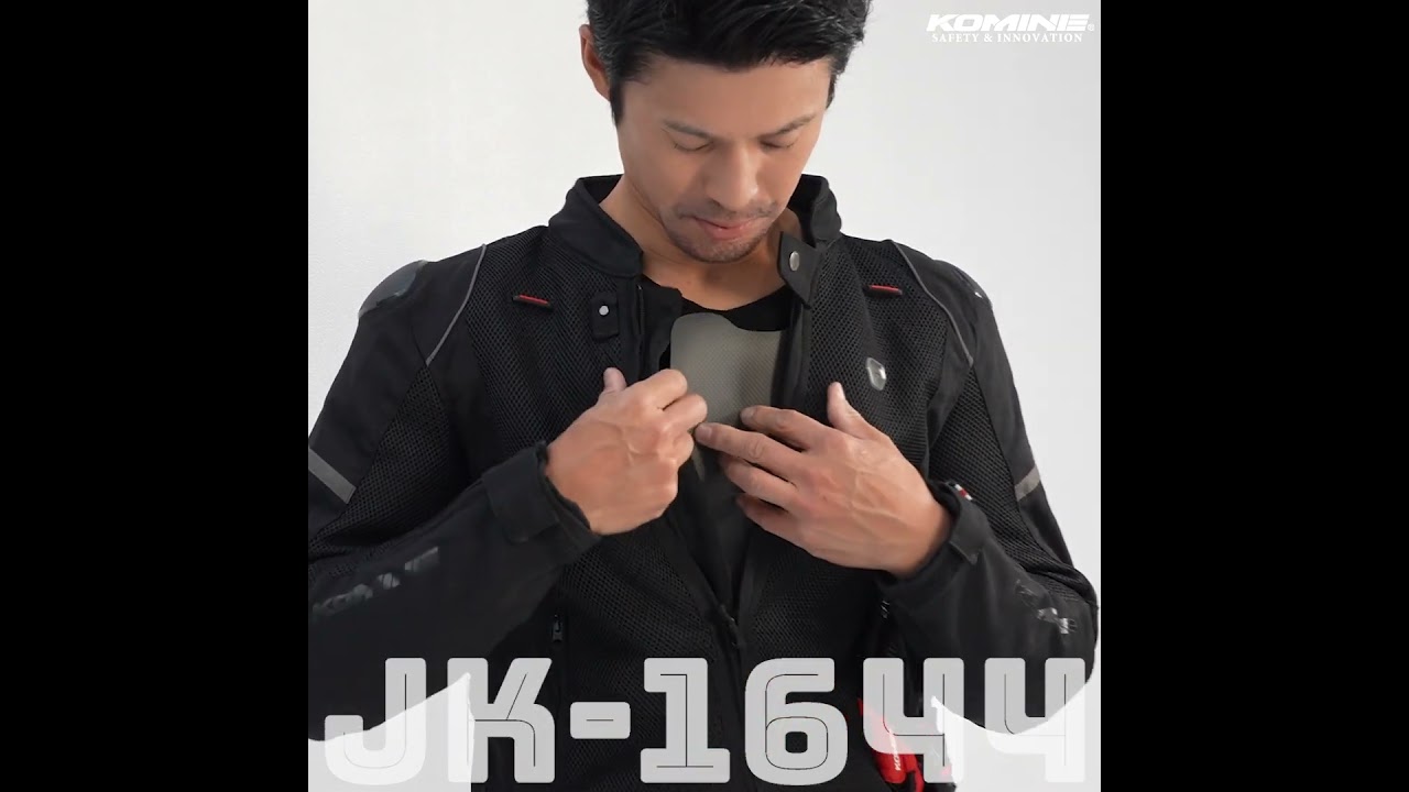 KK-906ドライカーボンチェストシールド を標準装備したKOMINE商品で 