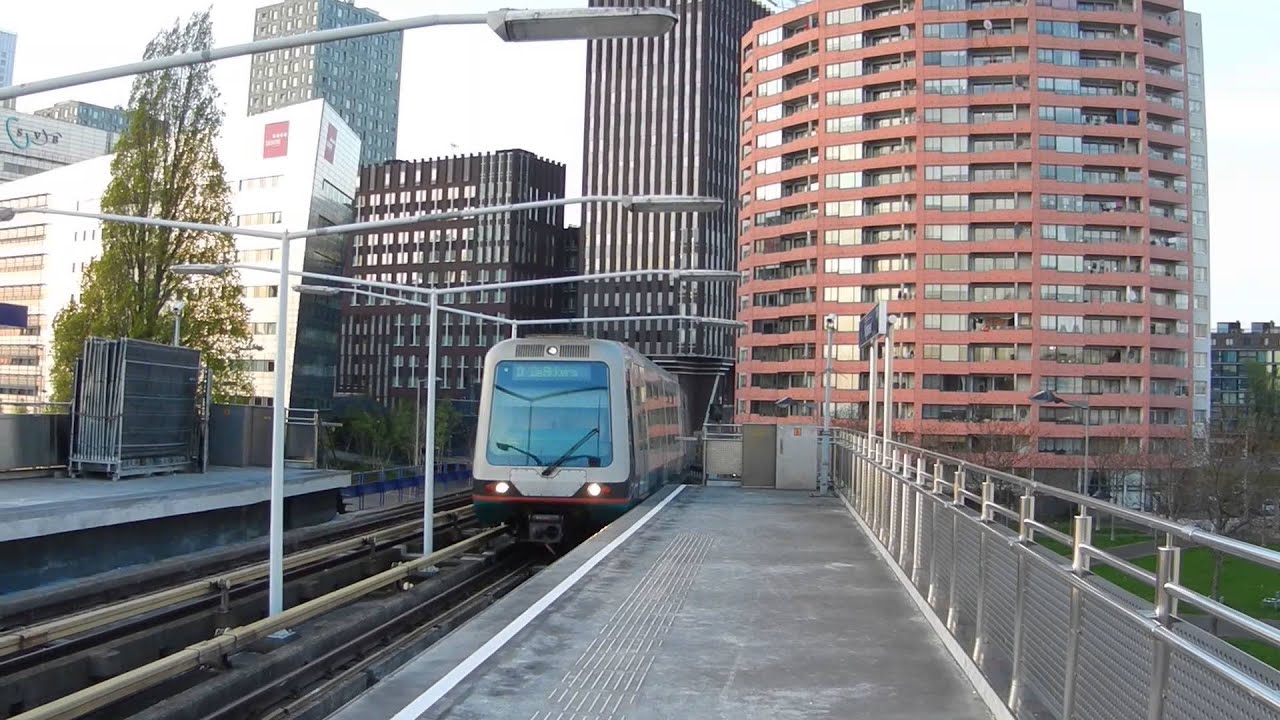 RET metro rechter spoor richting De Akkers Rijnhaven Rotterdam