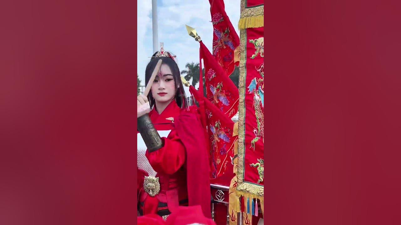 Showcasing the charm of China's intangible cultural heritage, the Yingge Dance .Cr.智慧旅行 @douyin