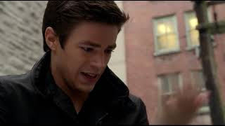Барри Аллен случайно узнает про свою супер скорость (The Flash)