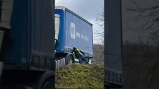 Drunken fail! 💥 unknownartist #automobile #lkw #camion #b...