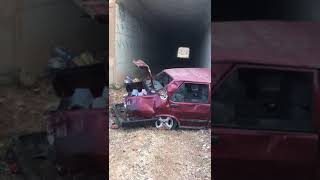 Otomobil Bariyerlere Çarptı 2 Kişi Yaralandı.