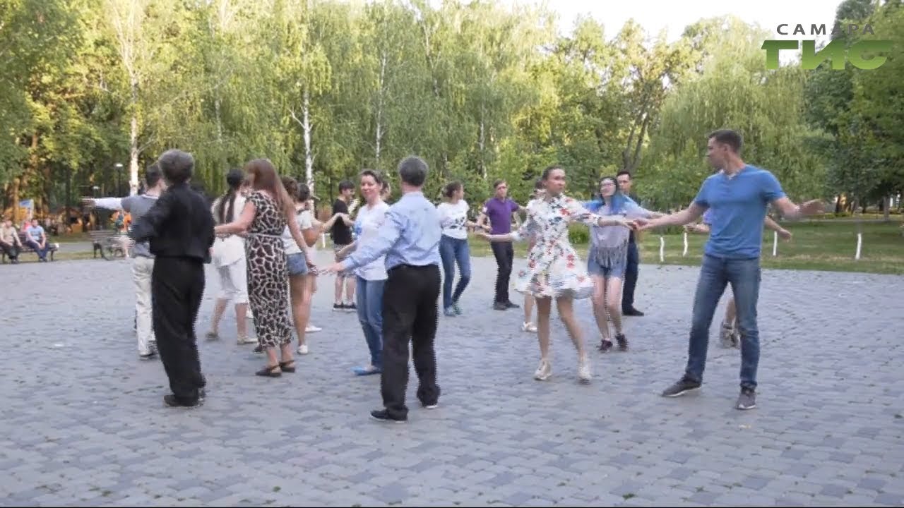 Полька, вальс и кадриль. В парке Гагарина прошли занятия по ...