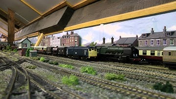 DAVE`S MODEL RAILWAY PULLING UP THE INCLINE