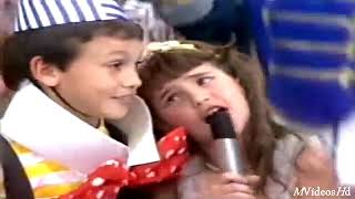 Juninho Bill e Amanda cantam pela primeira vez  Pra Ver Se Cola  no Show da Xuxa - 1988