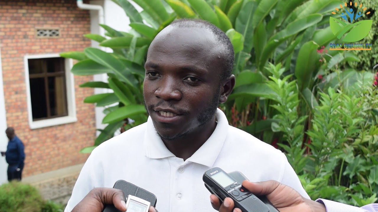 Iminyorogoto ikora ifumbire y'imborera,urubyiruko turabura ubushobozi no gutangira /Dominic Imbabazi