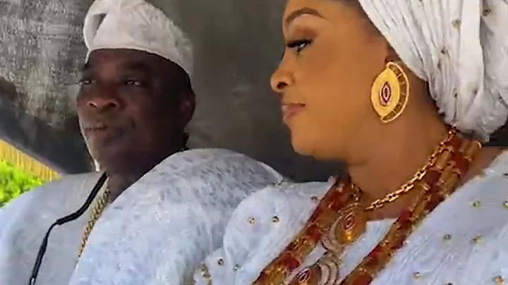 SEE THE BEAUTIFUL ARRIVAL OF OLORI OMOBA AKILE OF IJEBULAND AND HIS WIFE AT THE CORONATION CEREMONY