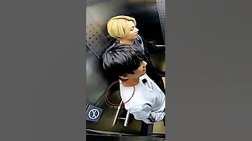 JUNGKOOK SECRETLY TOUCH TAEHYUNG TAEKOOK TOUCH 