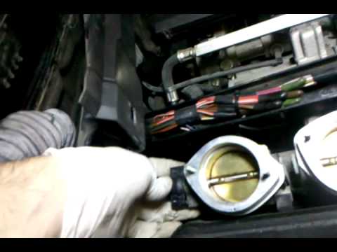BMW E39 //M5: TPS removal - YouTube