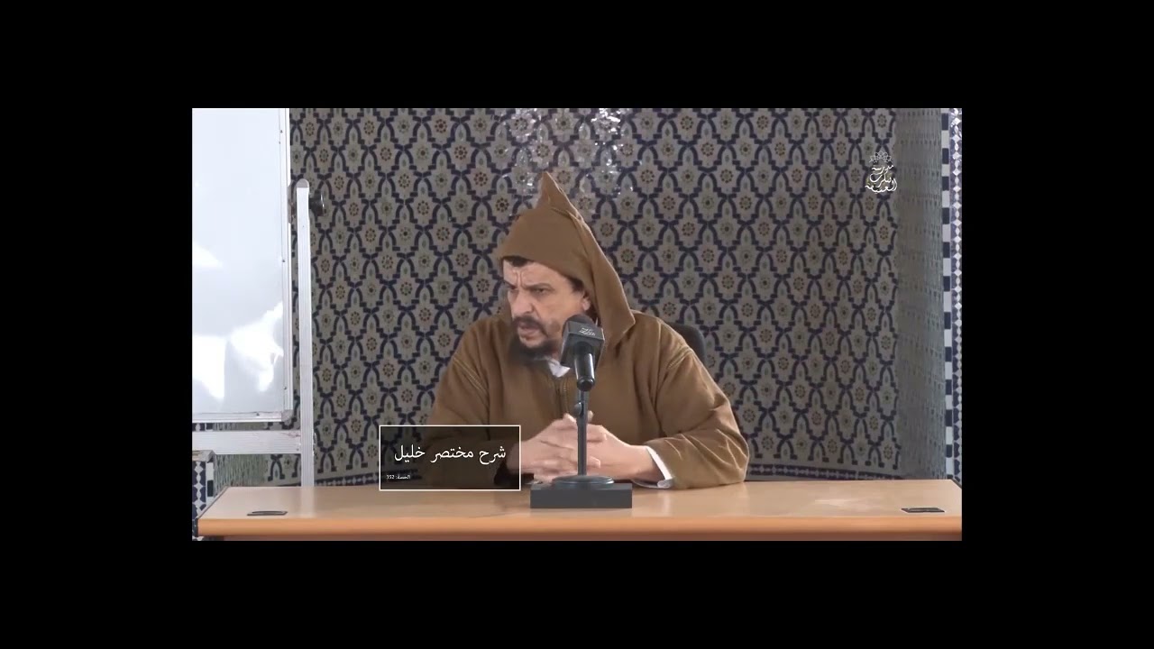 حكم من يأكل بعد أذان الفجر بدعوى أن المؤذن يؤذن قبل الوقت