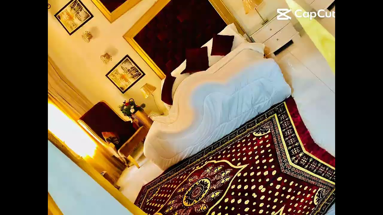 VIP location of DHAphVl Khbe Hafiz/BN Shaheen Cornerfull VIP furnished1000yd Bungalow 2+4Sale D20Cor