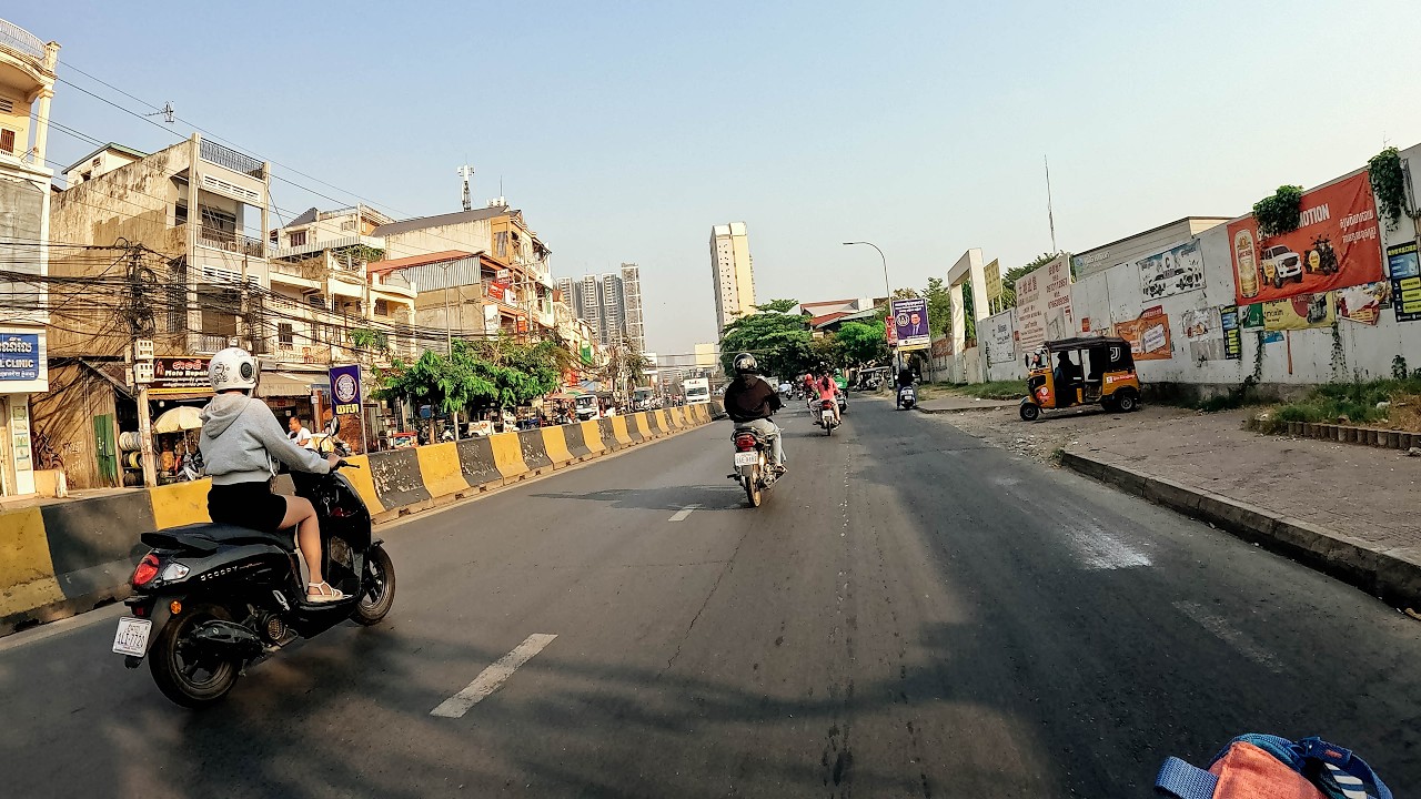 EP 240: Everyday motorcycle ride in Phnom Penh, Cambodia, 4K/60p