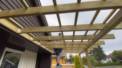Building roof on deck / Overbygg på terrasse