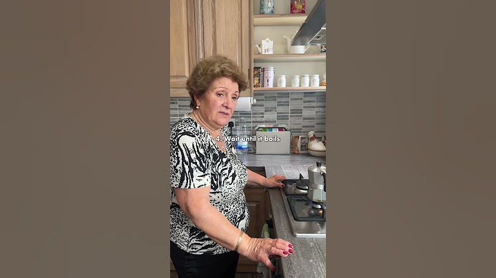 How Nonna makes espresso ☕️ using a caffettiera (moka pot)