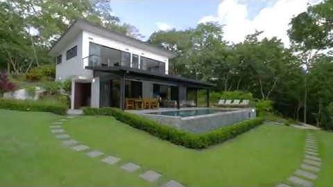Tropical landscape and infinity lap pool - Out of Office Villa