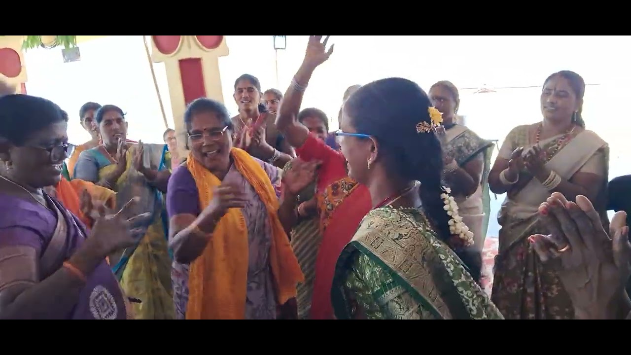 భద్రాచలం కొండపైన శ్రీ కుసుమ హరనాథ మందిరంలో అద్భుతమైన కోలాటం మహిళలు భజన 20/2/2026 లైక్ చేయండి షేర్ 🙏🙏