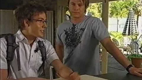 Home and away - KIM & ROBBIE ( Chris Hemsworth & J...