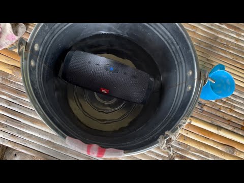 วีดีโอ: ลำโพงพัลส์ JBL กันน้ำได้หรือไม่?