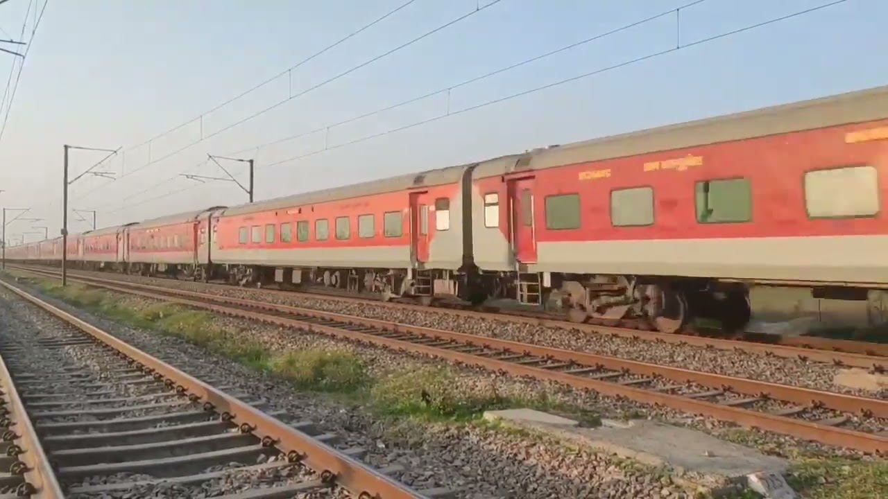 mumbai_rajdhani with old red lhb racks .  