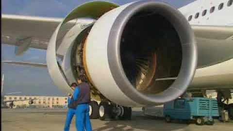 Airbus A330 GE CF6 Engine   Opening of the Fan Cowl Doors