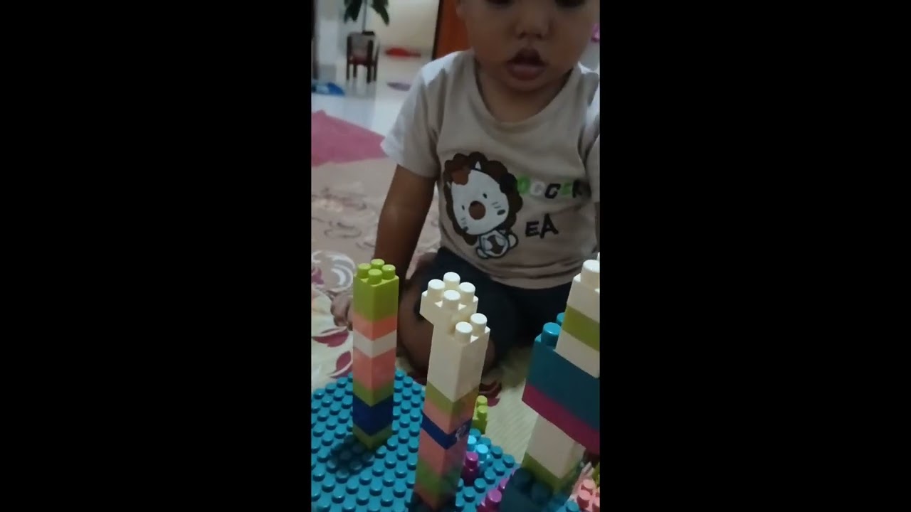 Menyusun baloks || anak 1thn 10bln