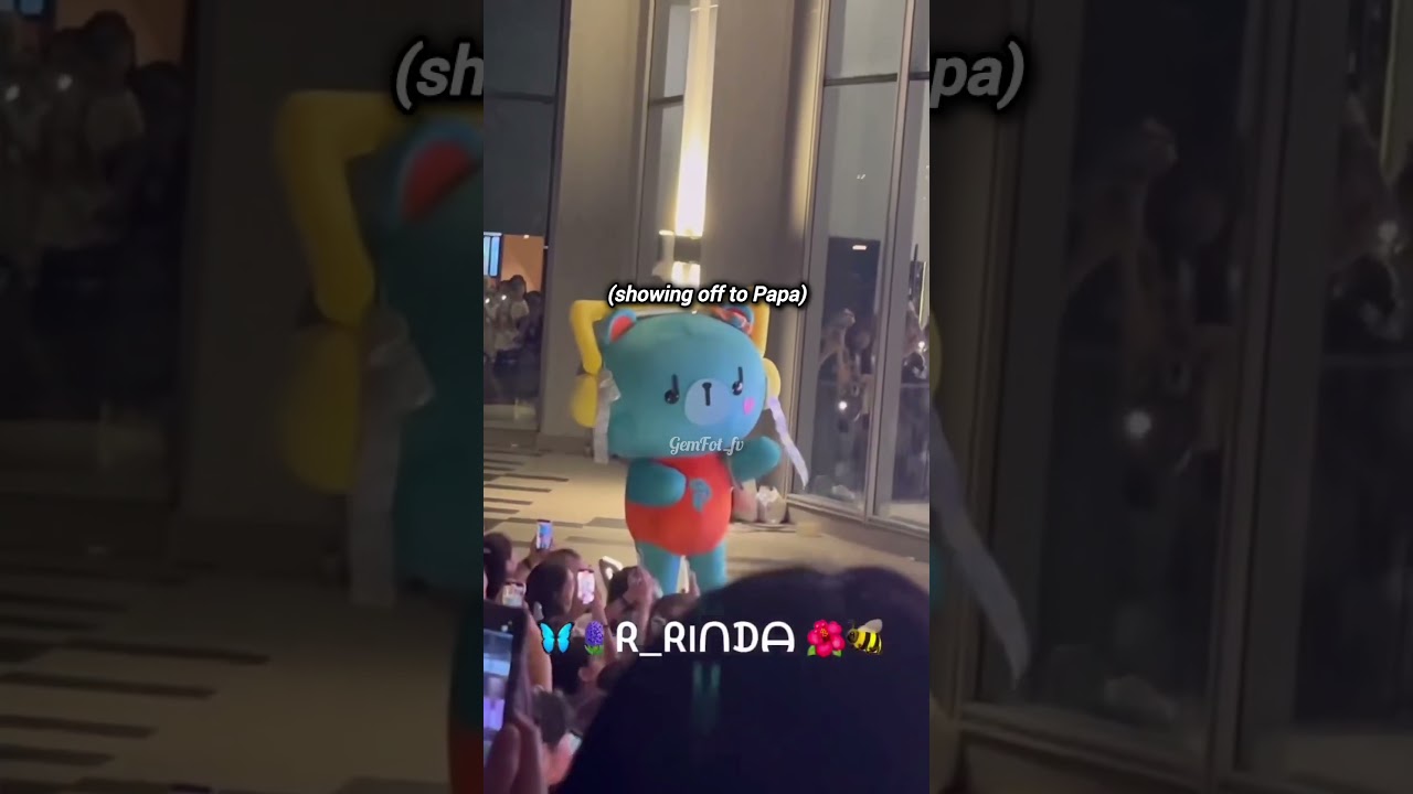 Phuwin was surprised by his son getting money from Grandmas  😅 