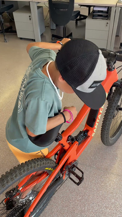 ASMR Santa Cruz Bronson | Artur 'THE KID' #mtb #mtbfeatures #allmountainstyle #asmr #bikelife