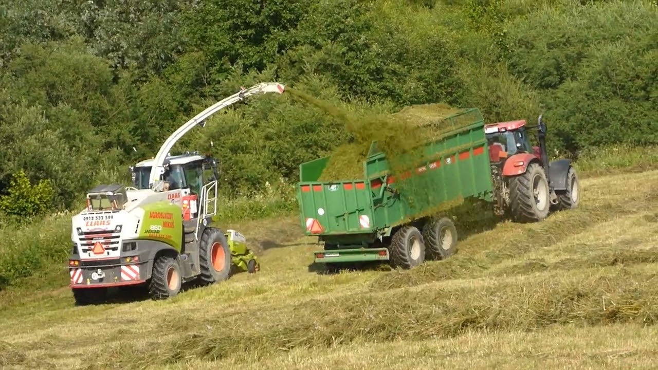Mokré senáže v kopci Claas, New Holland , Zetor a Case IH Kosienie, hrabanie a zber trávnej senáže