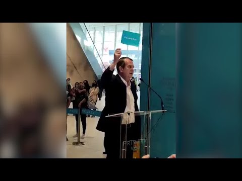 "Long life to Primark at Vigo": el inglés de Abel Caballero incendia las redes al inaugurar una t...
