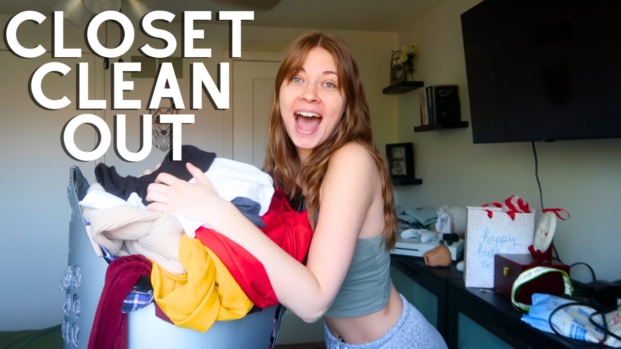 CLOSET CLEAN OUT || declutter my clothes with me - YouTube