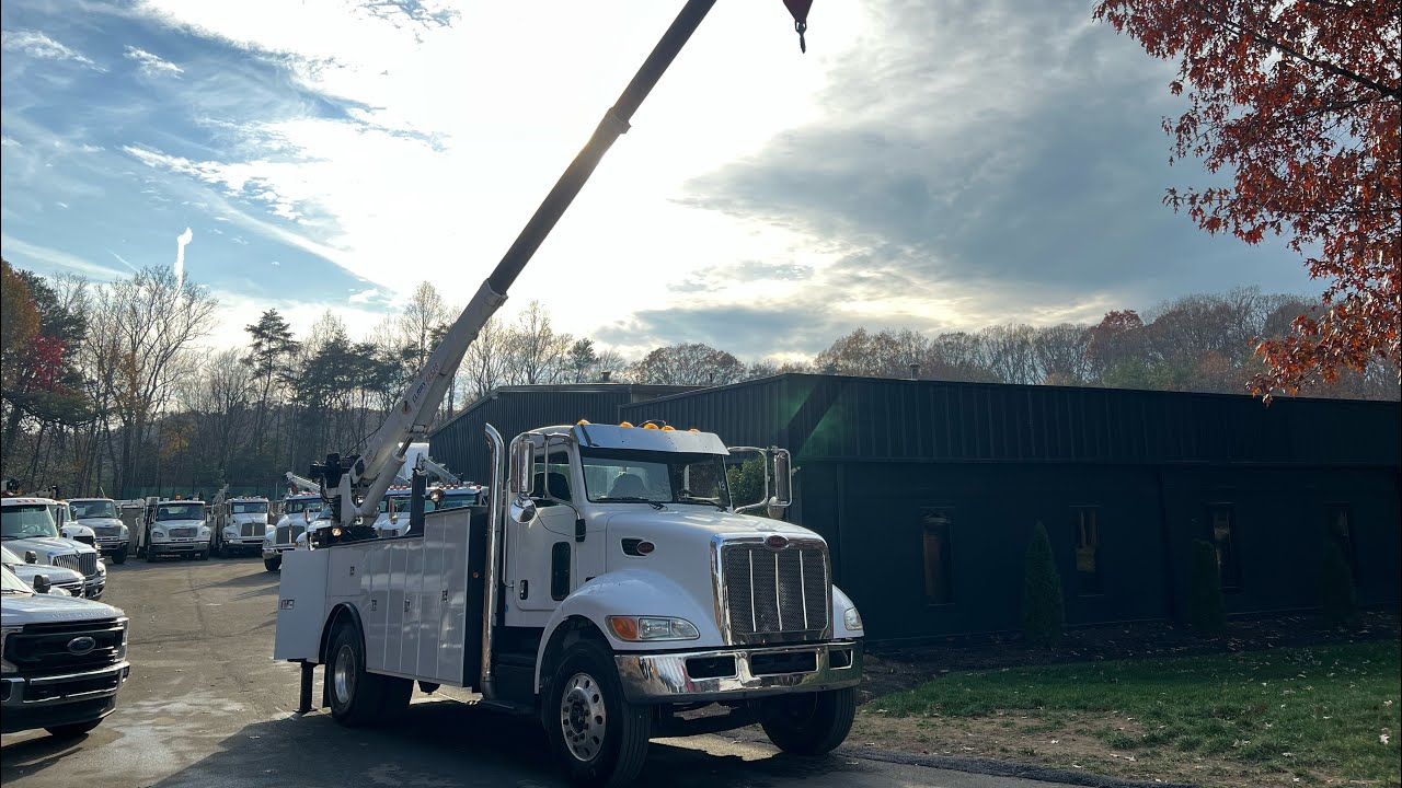 2007 Peterbilt 14’ Mechanics Bed, 14k Stellar Crane, Cummins ISC, Eaton 6 Speed, 170k Miles