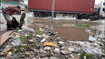 Prevent to Remove Plastic Dirty unclog Drain After Rain Storm flooding