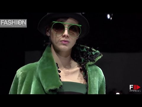 GIORGIO ARMANI Milan Fashion Week Womenswear Fall Winter 2017 2018 - Fashion Channel