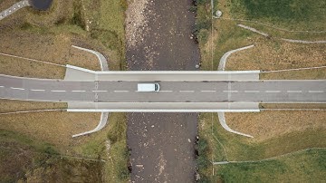 Moxon Architects adds "functional and graceful" bridge to Scottish highlands