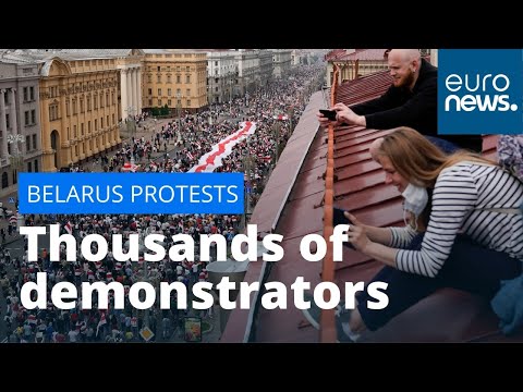 Belarus protests: Thousands of demonstrators march into independence square in Minsk