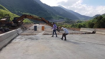 Tưới HASEAL 5 chống thấm bản mặt cầu