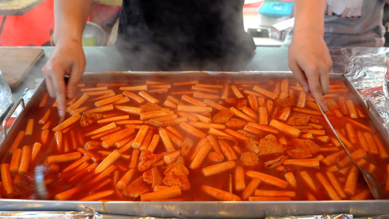 Пикантная острая пшеница Tteokbokki, Tempura, Sundae | Корейская уличная еда