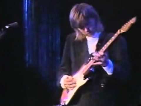 Eric Johnson - Cliffs of Dover - live performance 1990 - YouTube