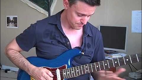 Chromatic Lick in E: Implying the i-vi-ii-V-i Progression (www.myspace.com/patrickwaltersguitar)