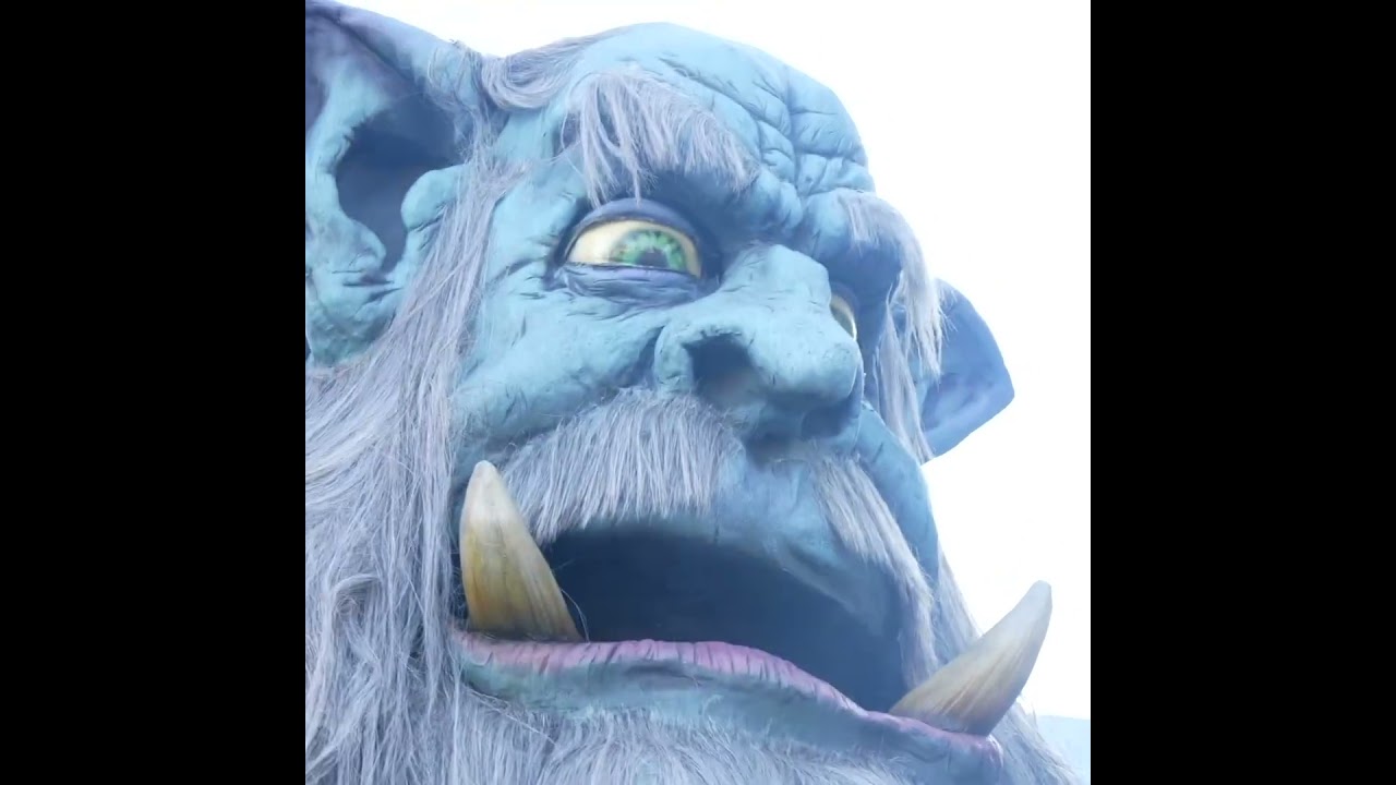 GIANT Animatronic at Home Haunt! #animatronics