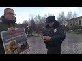 Активист общается с полицейскими на коми языке | 29.RU