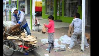 Video thumbnail of "Hay un niño en la calle - Mercedes Sosa ft. René Perez (Calle 13)"